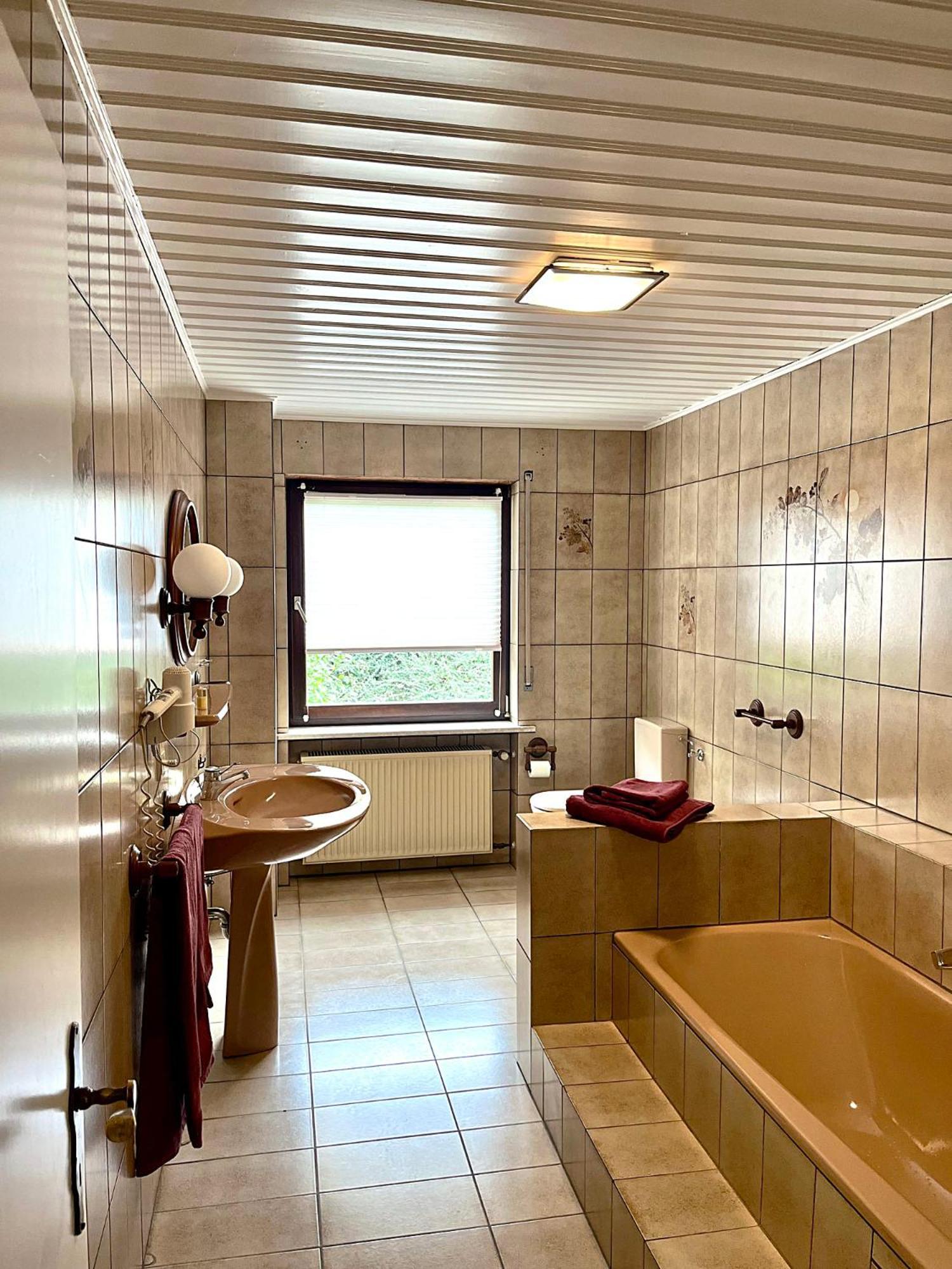 Pension 1595 Im Weingut Botzet Maring-Noviand Exterior foto